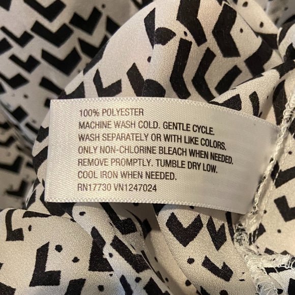 Mossimo black and white half button high low blouse sz L - Picture 6 of 7